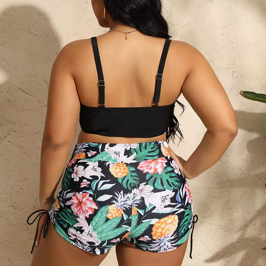 Conjunto bikini short tropical con top negro regulable, look de playa – Melania