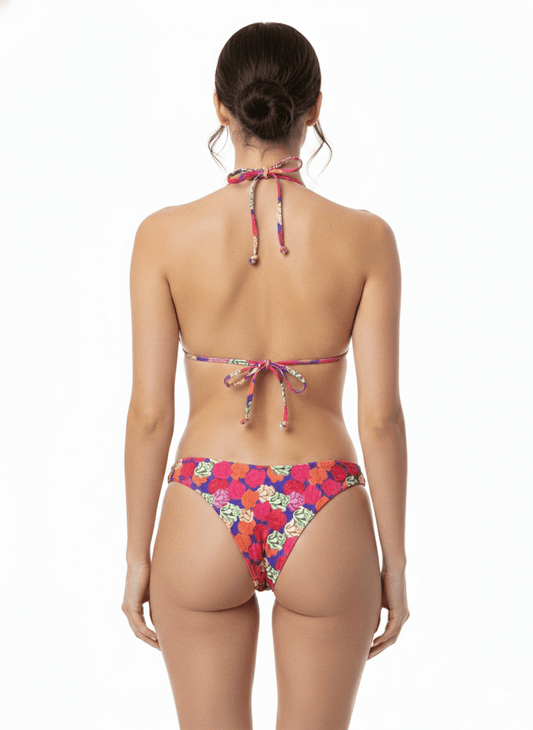 Bikini triangulo flores colaless Melania, vista trasera en modelo