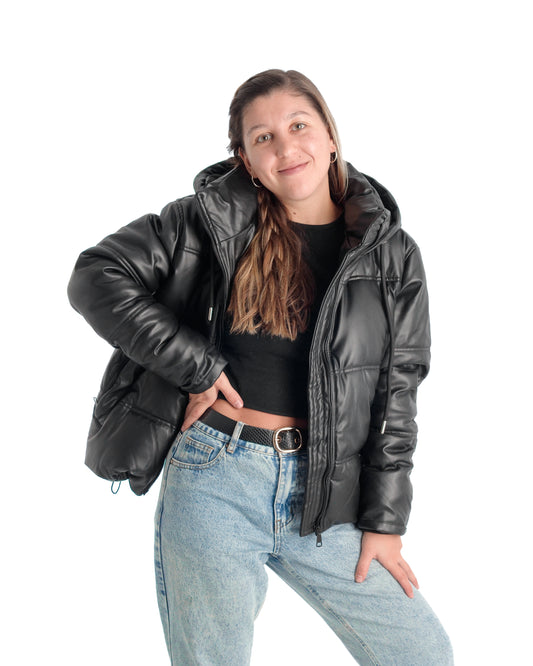 Campera Puffer Negra Inflada con Capucha 