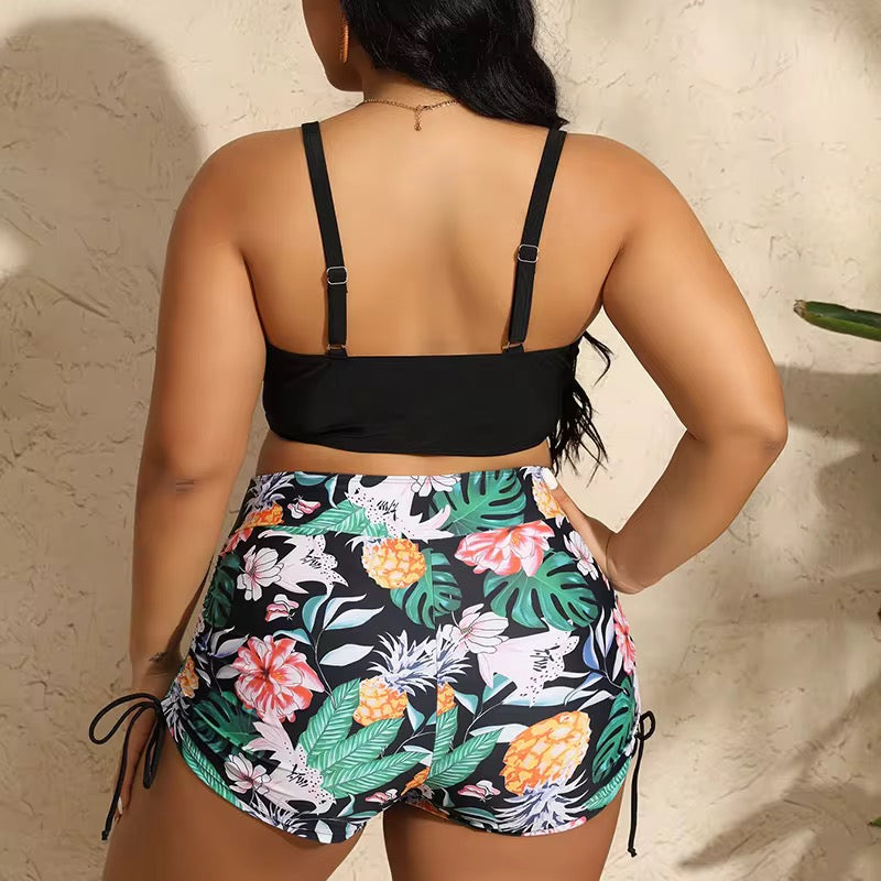 Conjunto bikini short tropical con top negro regulable, look de playa – Melania