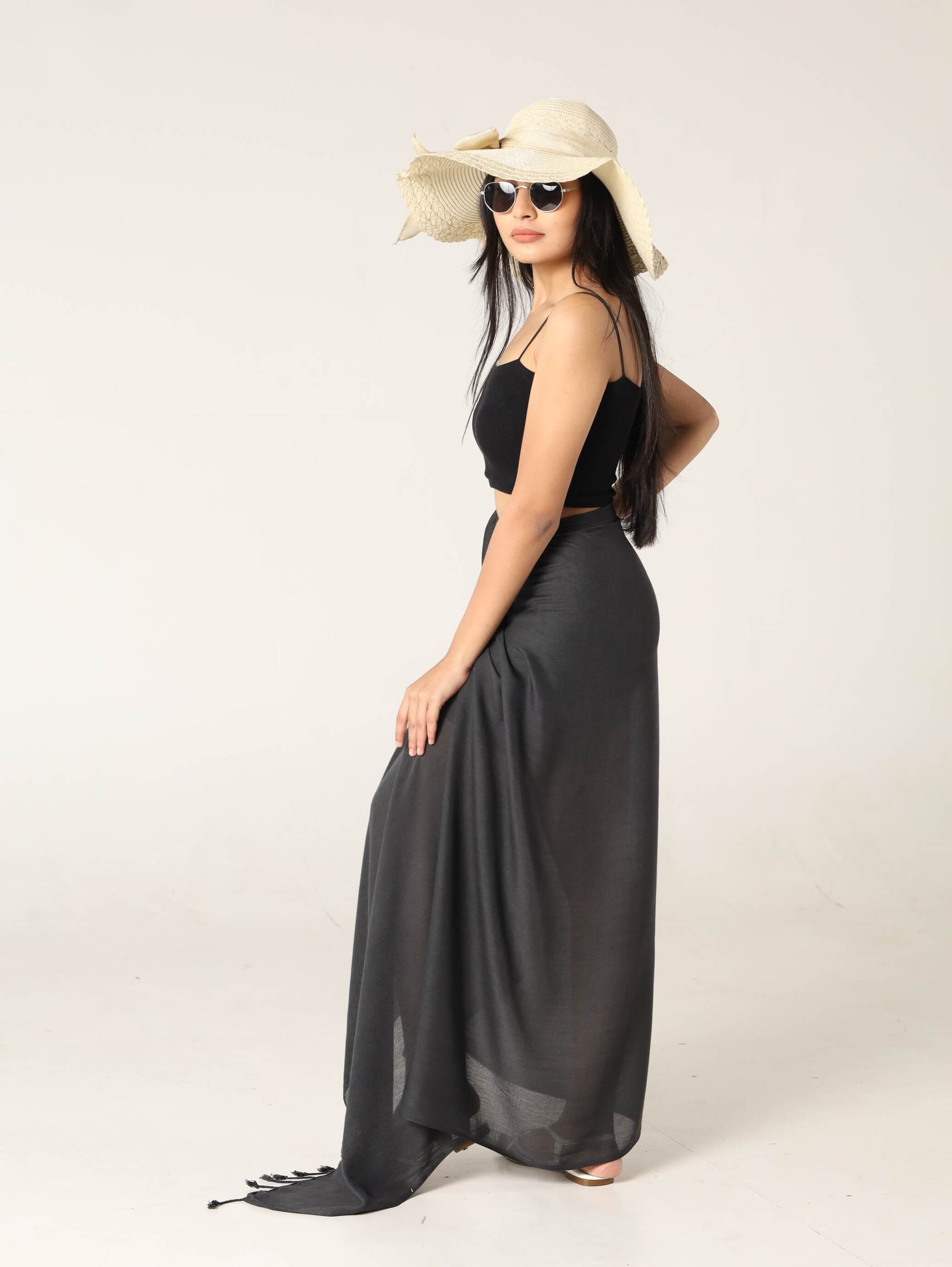 pareo negro de algodón natural hecho en india estilo minimalista