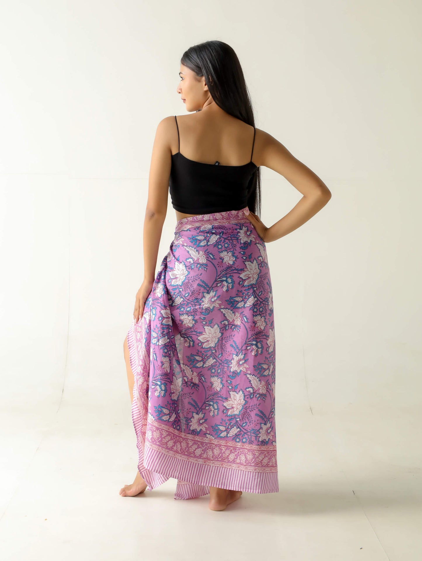 pareo lila artesanal con diseño boho en tonos lilas y rosados, 100% algodón, suave