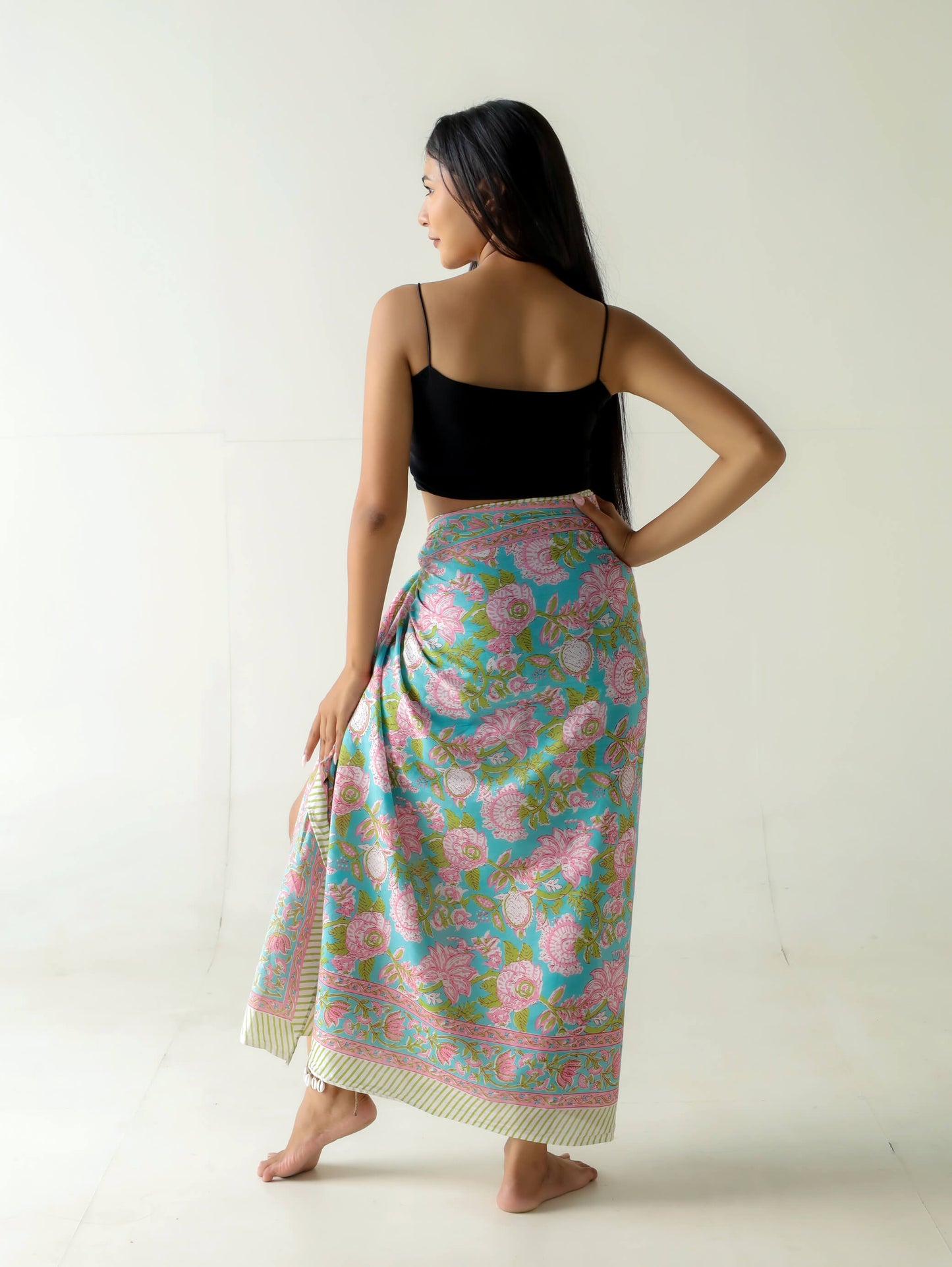 pareo color pastel con estampado boho en tonos suaves rosado y celeste de la india, 100% algodón