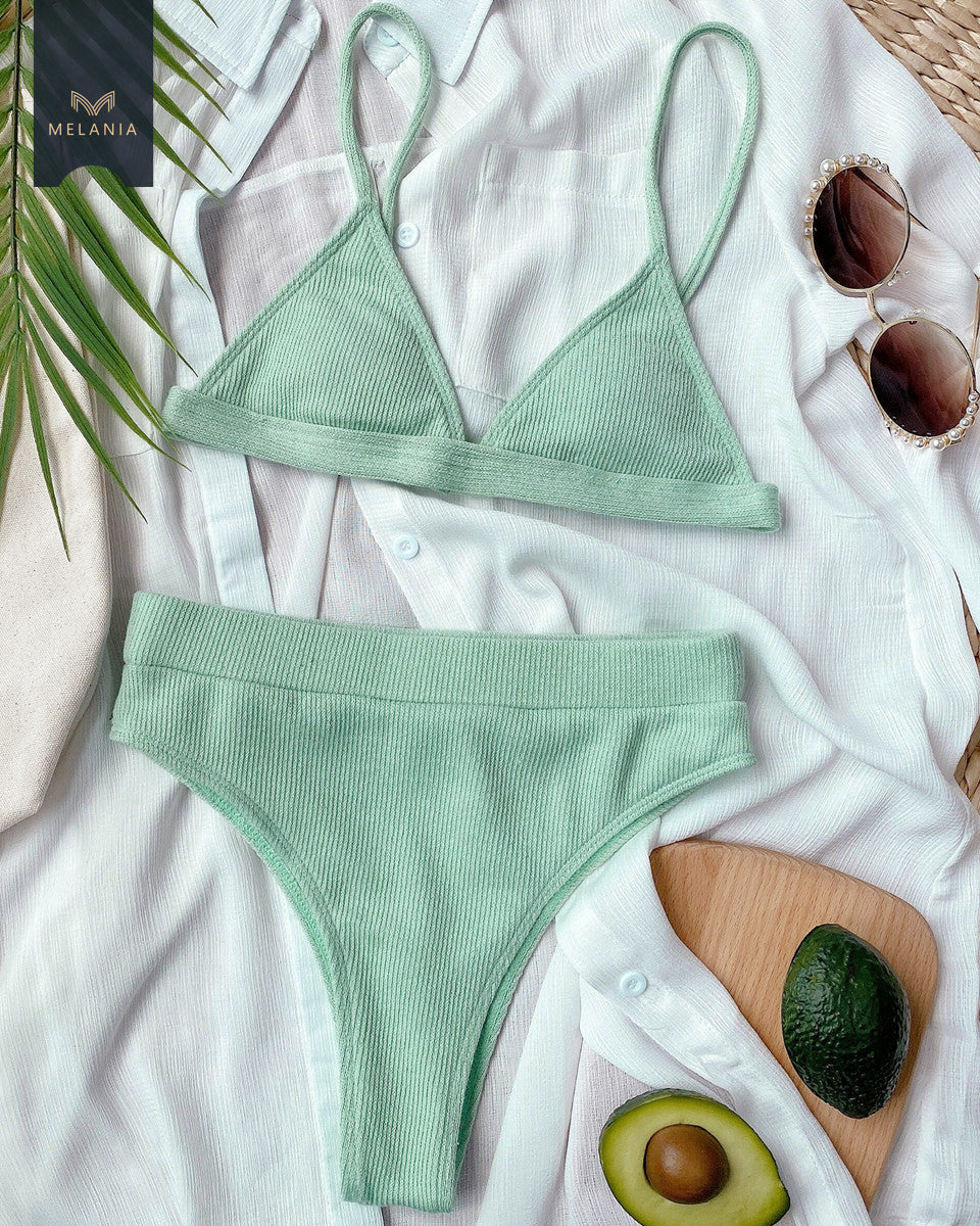 bikini oliva mujer melania