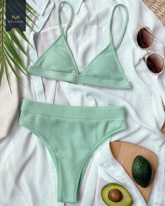 bikini oliva mujer melania